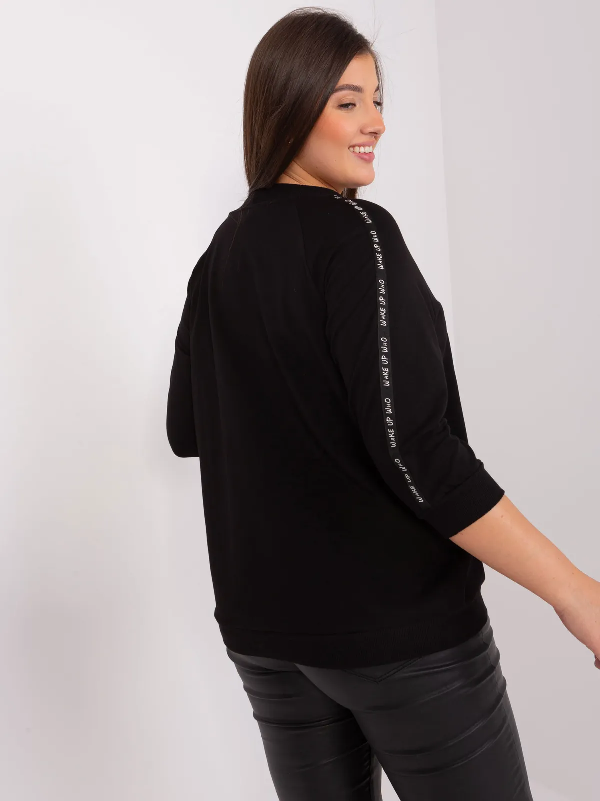 Czarna bluza damska plus size bez kaptura - zdjęcie 4
