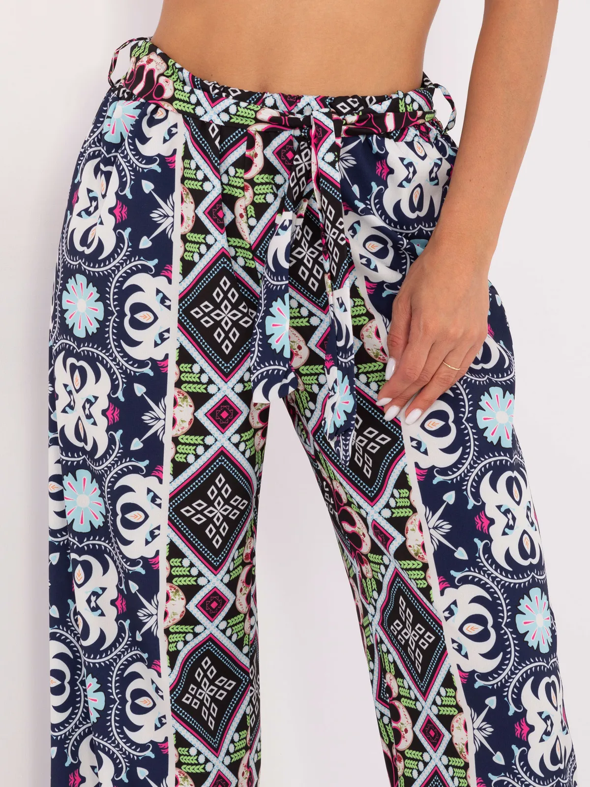 Wzorzyste spodnie palazzo z wysokim stanem i wiązaniem - zdjęcie 1