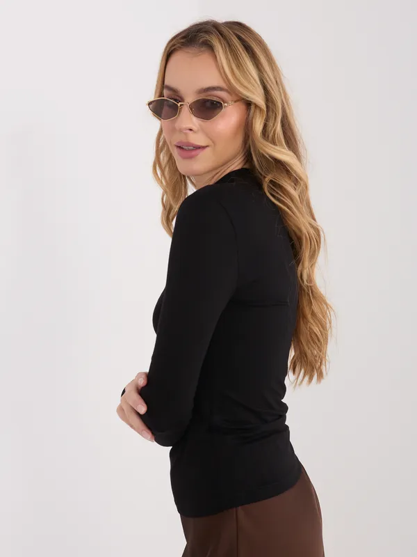 Dopasowana bluzka z półgolfem o kroju basic