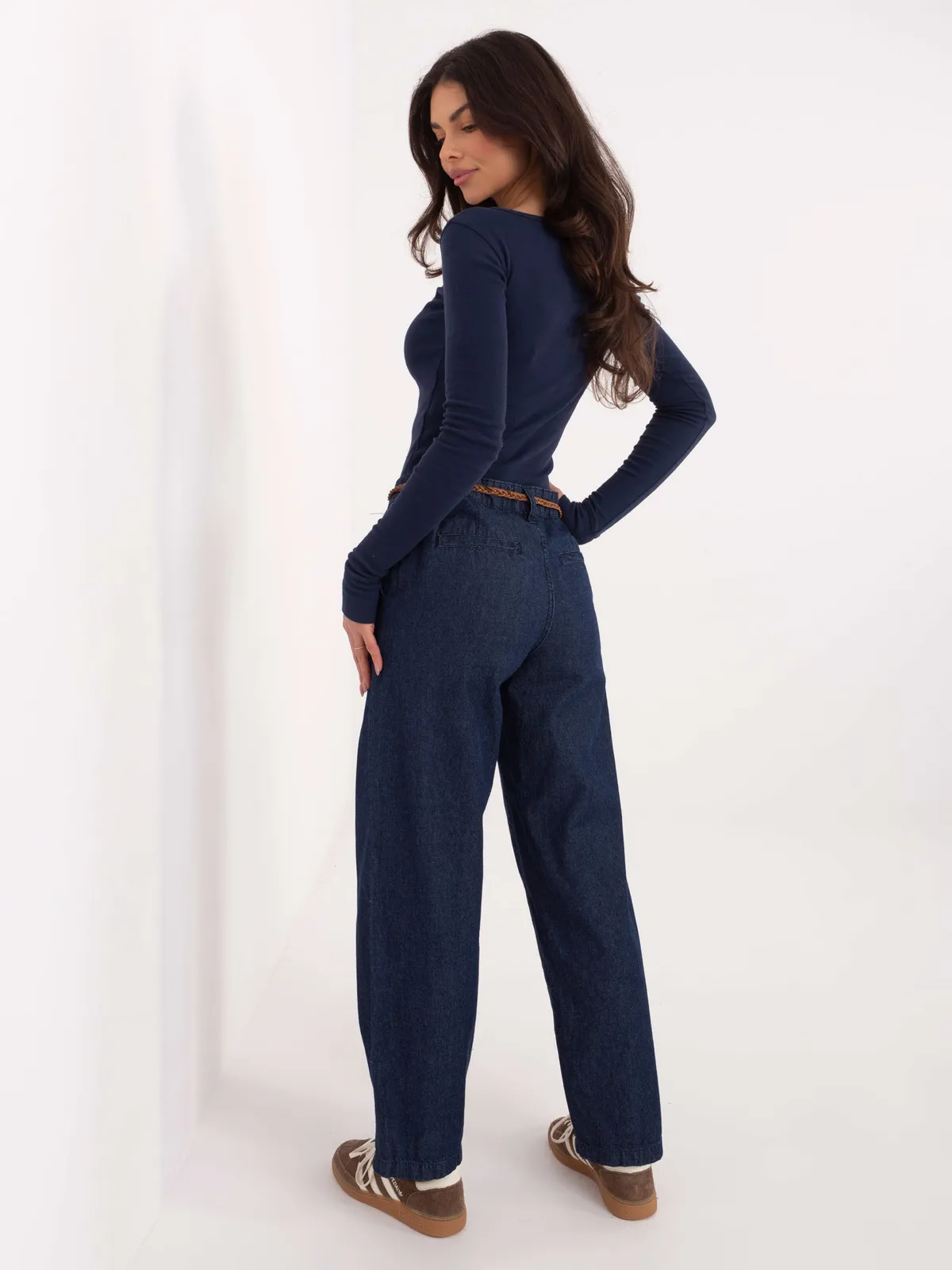 Spodnie o kroju wide leg z wysokim stanem - zdjęcie 1