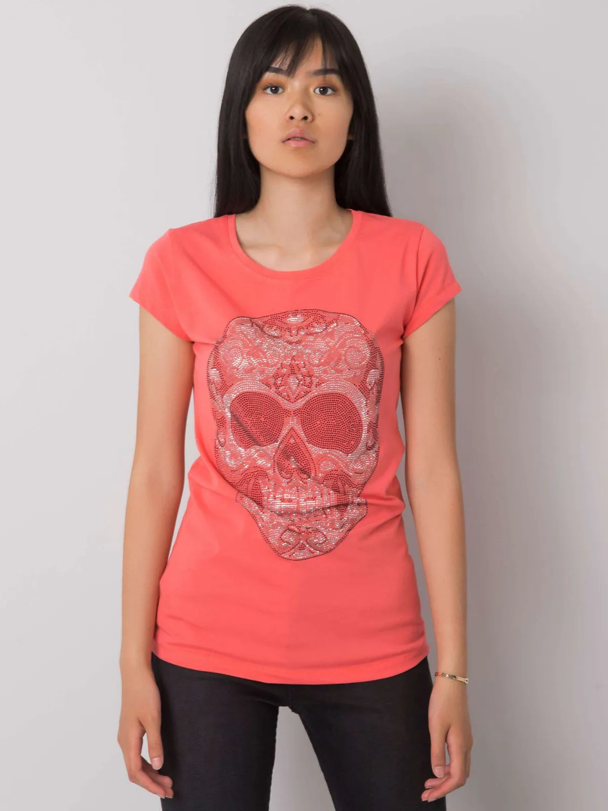 Jasnoróżowy t-shirt damski z czaszką - zdjęcie 4