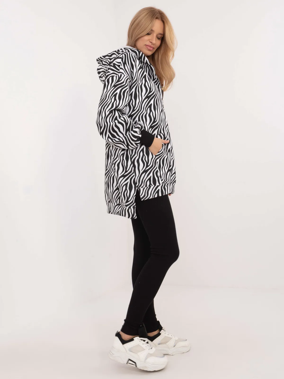 Wygodny casualowy komplet z bluzą oversize i legginsami - zdjęcie 1