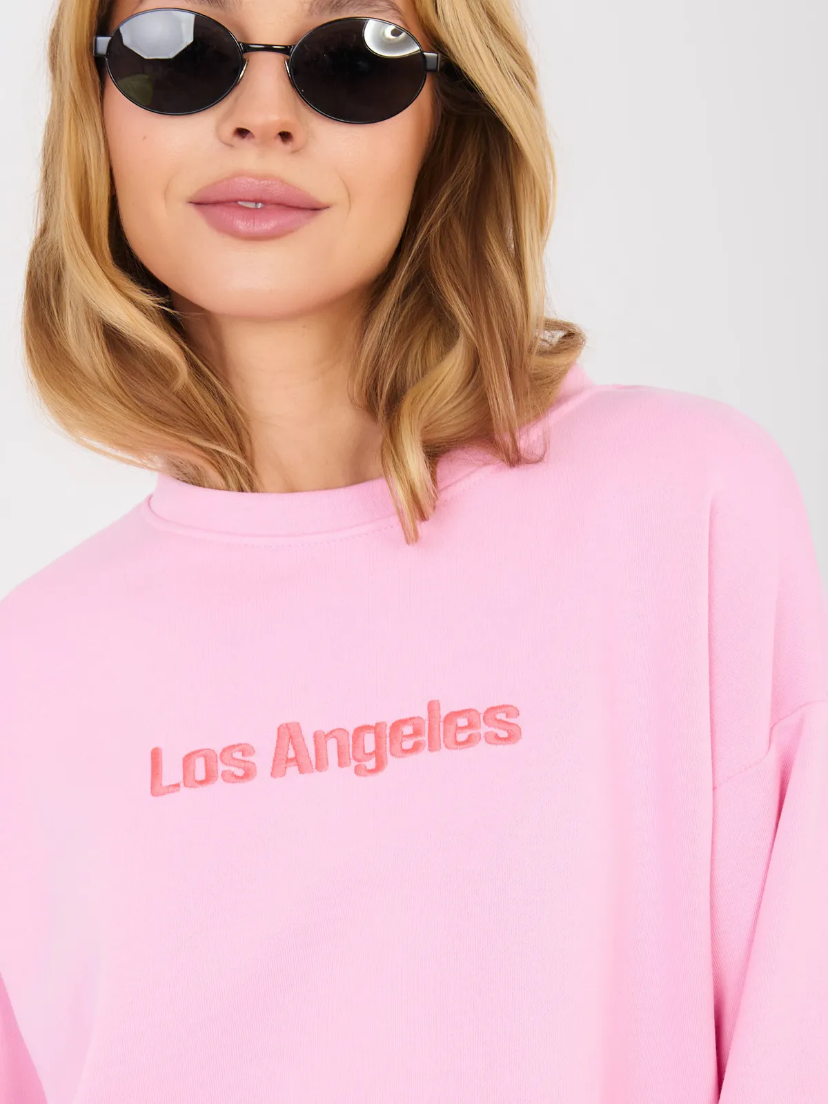 Casualowa bluza oversize z napisem i surowym wykończeniem - zdjęcie 1