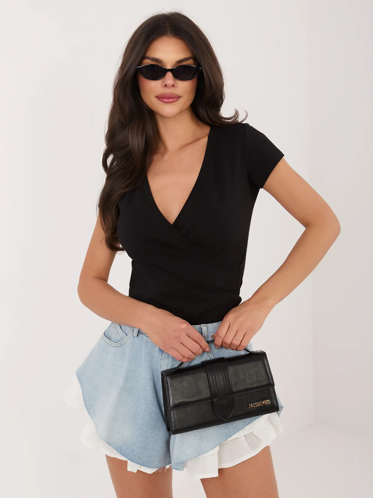 RUE PARIS Czarny kopertowy t-shirt - zdjęcie 4
