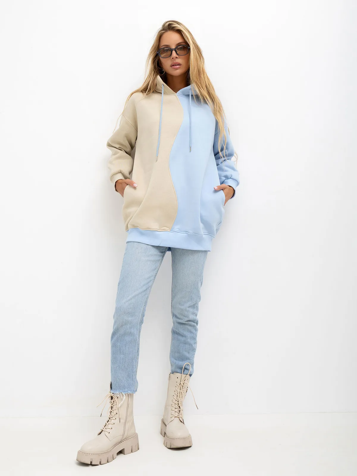 Beżowo-niebieska damska bluza basic z kapturem RUE PARIS - zdjęcie 3