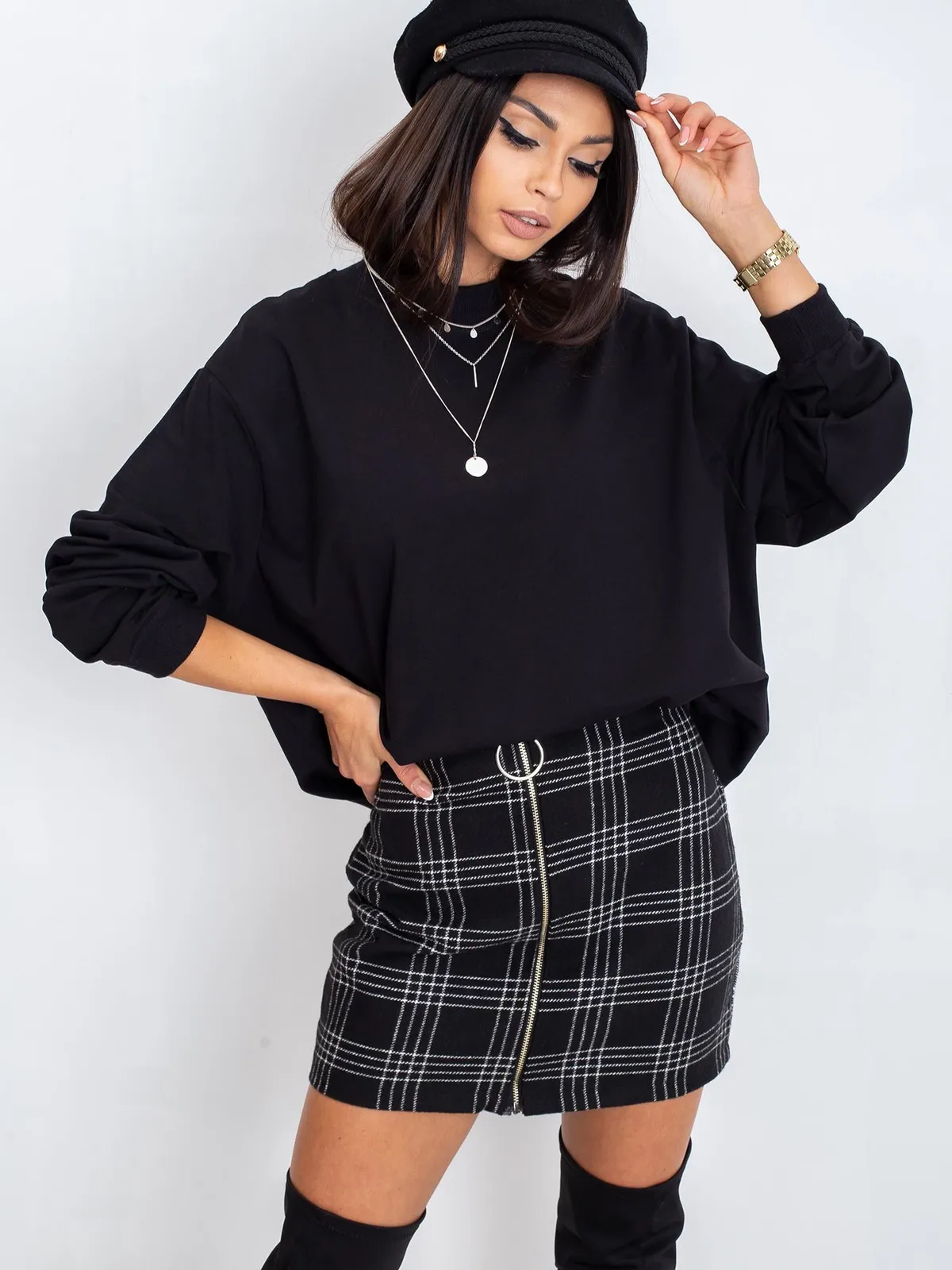 Czarna bawełniana bluza basic - zdjęcie 7