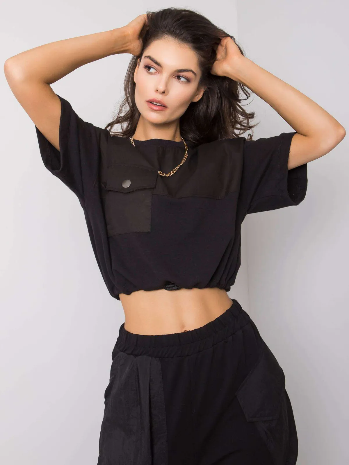 RUE PARIS Czarna krótka bluza damska - zdjęcie 1