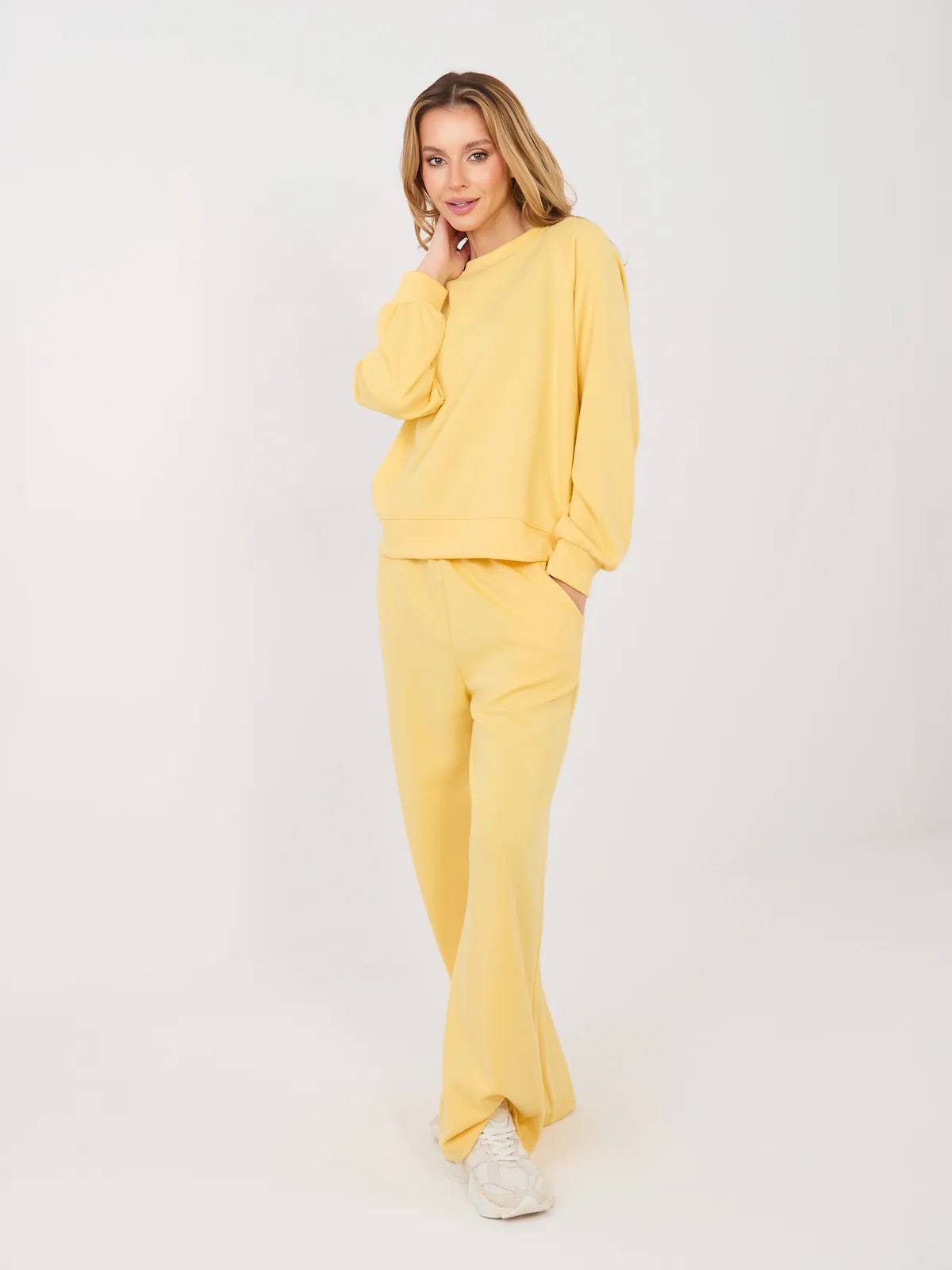 Luźna bluza o kroju oversize z okrągłym dekoltem - zdjęcie 1