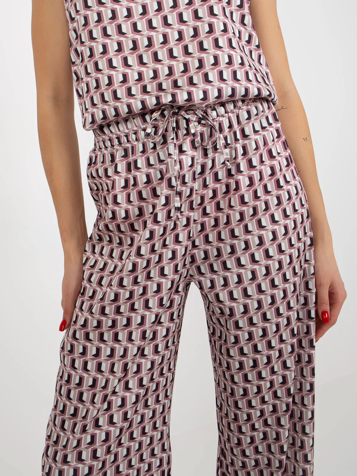 Beżowo-różowy trzyczęściowy komplet elegancki z topem - zdjęcie 9
