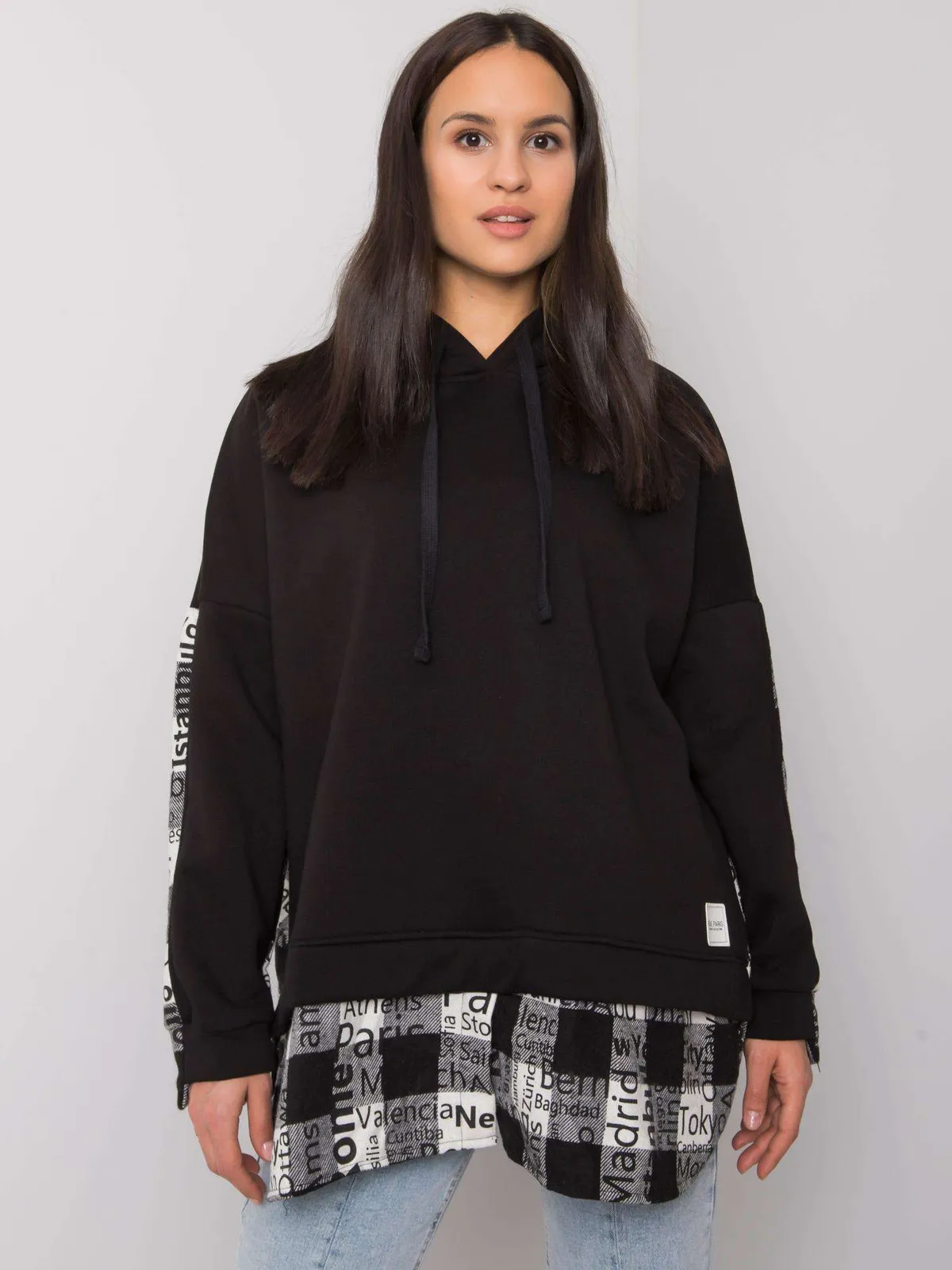 Oversize bluza z kapturem i nadrukiem miast - zdjęcie 1