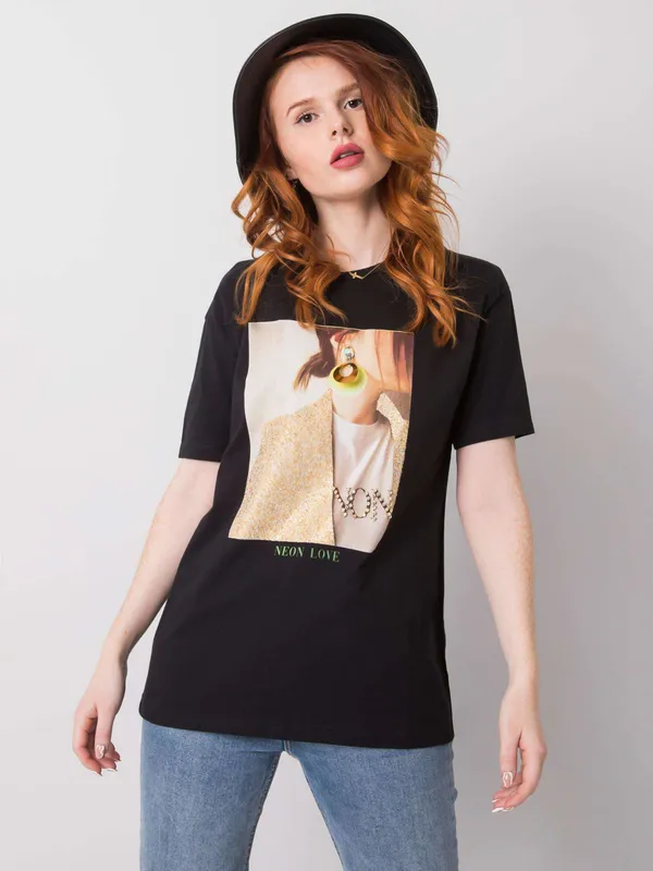Czarny t-shirt damski z nadrukiem i aplikacją - widok 2