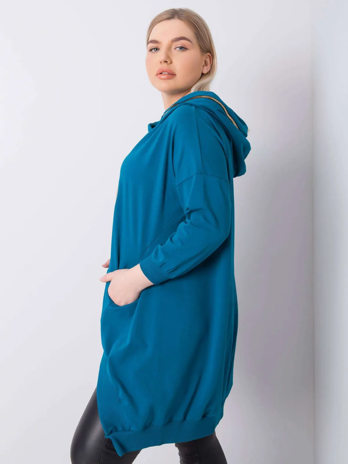 Ciemna khaki bluza plus size z kapturem - zdjęcie 2