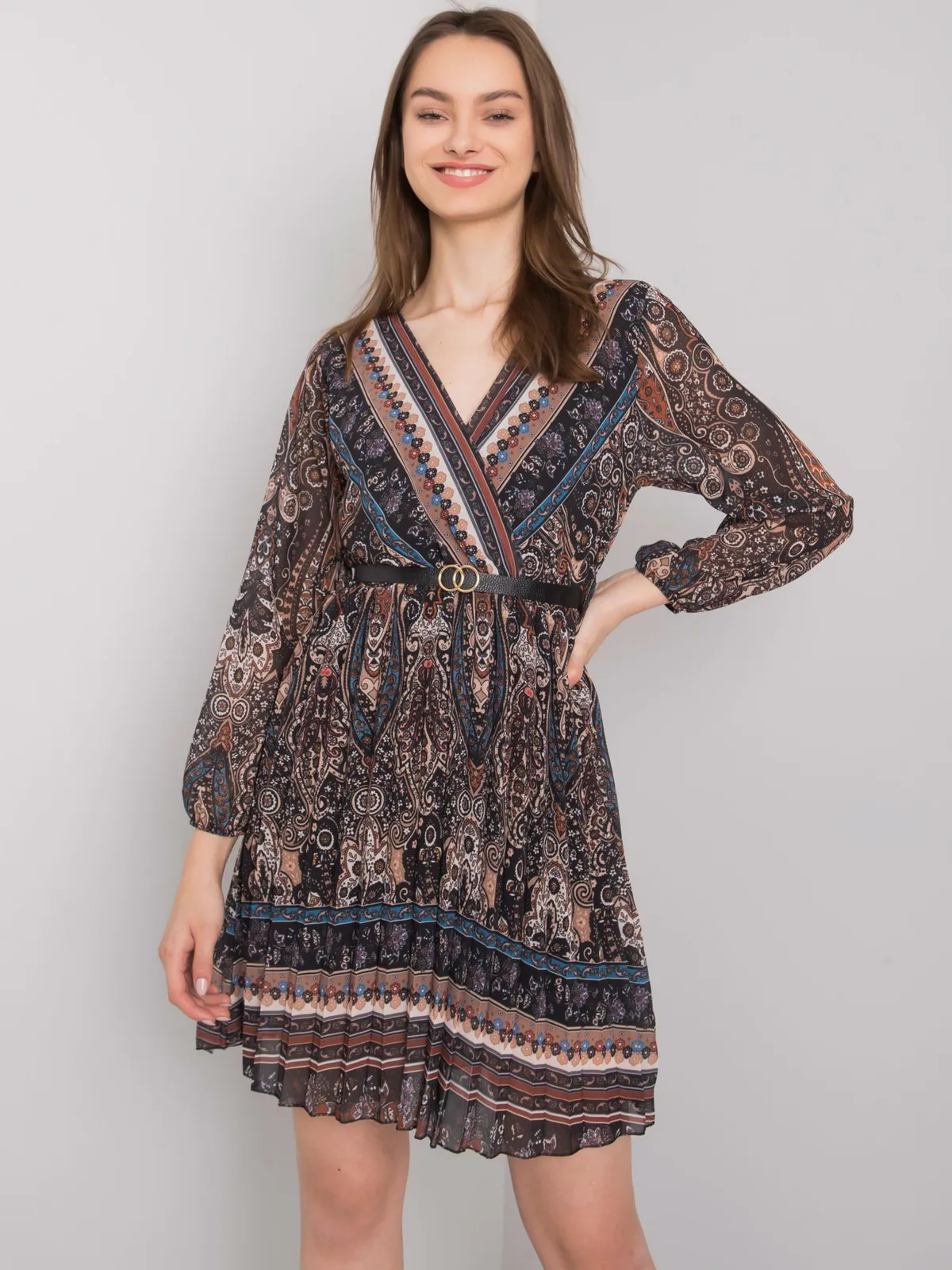 Rozkloszowana sukienka mini w stylu boho - zdjęcie 1