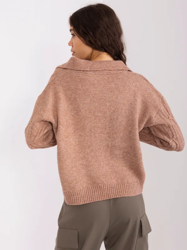 Jasnofioletowy dzianinowy sweter w warkocze