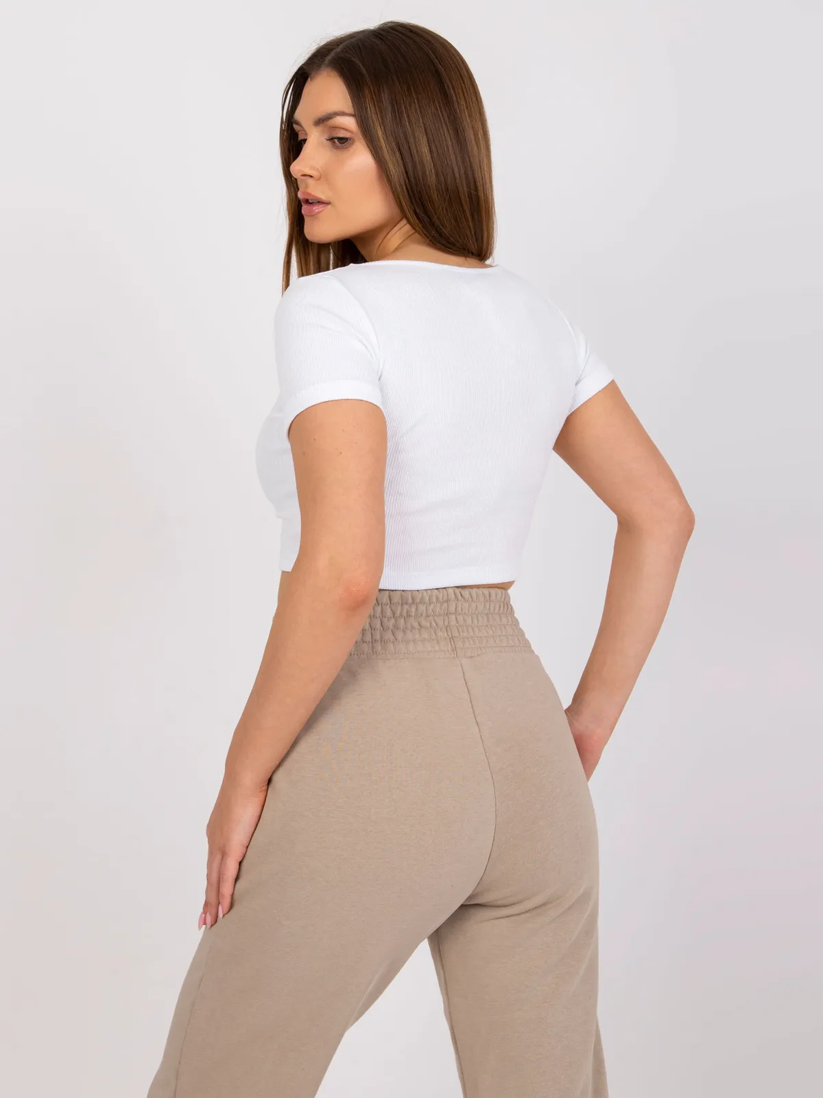 Prążkowany crop top z kwadratowym dekoltem - zdjęcie 1