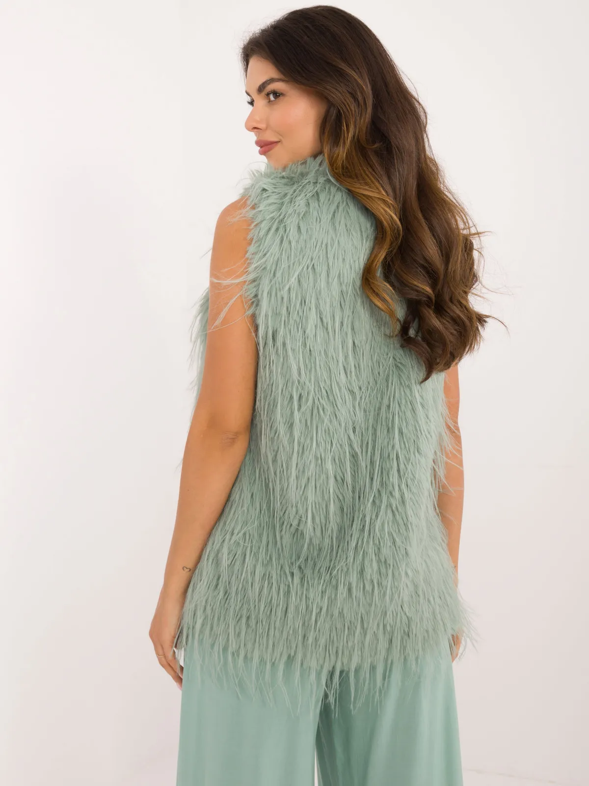 Puszysta kamizelka o kroju oversize - zdjęcie 1