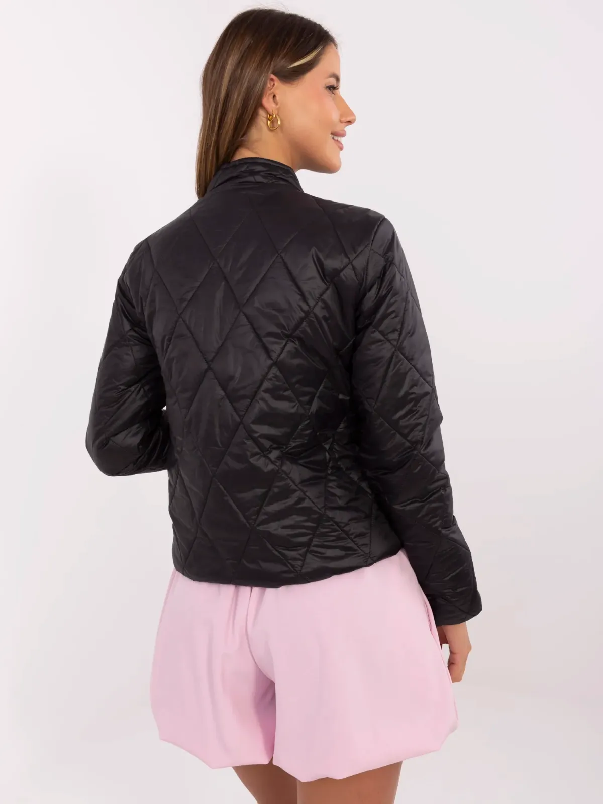 Lekka pikowana kurtka o krótkim kroju - zdjęcie 1