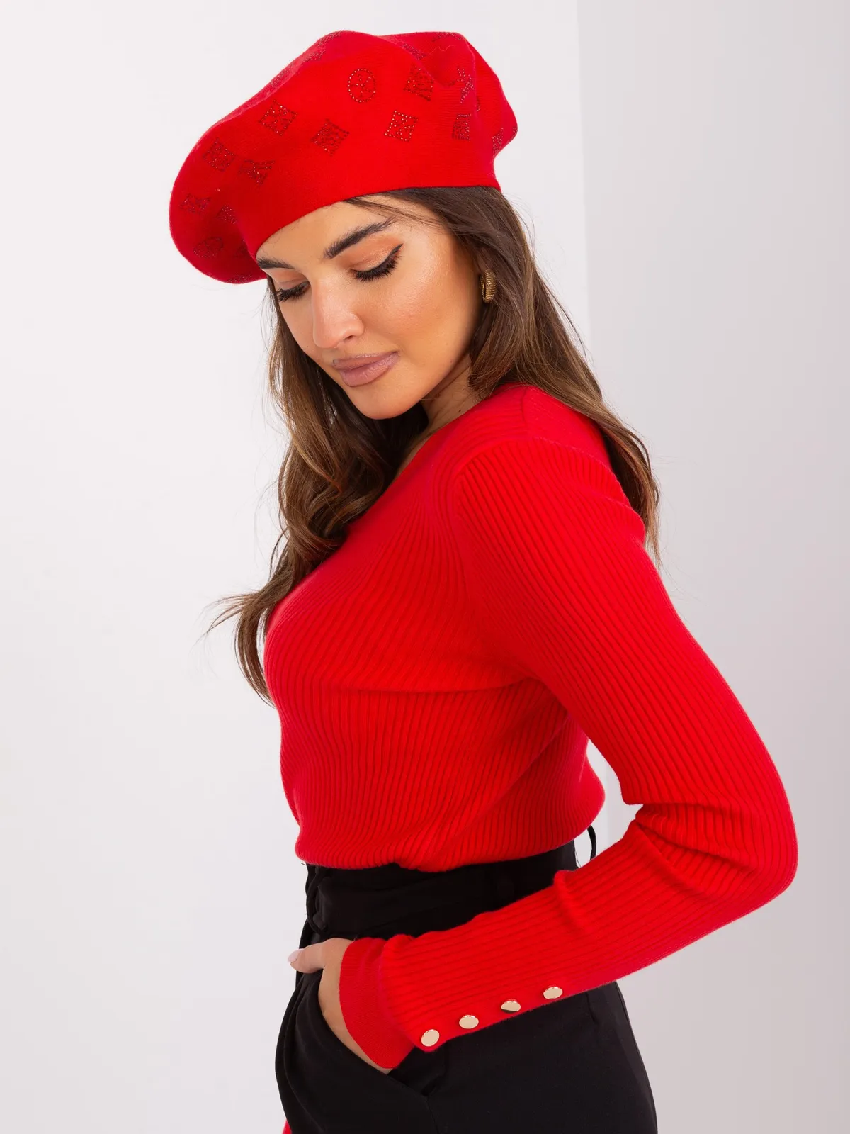 Beżowy damski beret z aplikacjami - zdjęcie 3