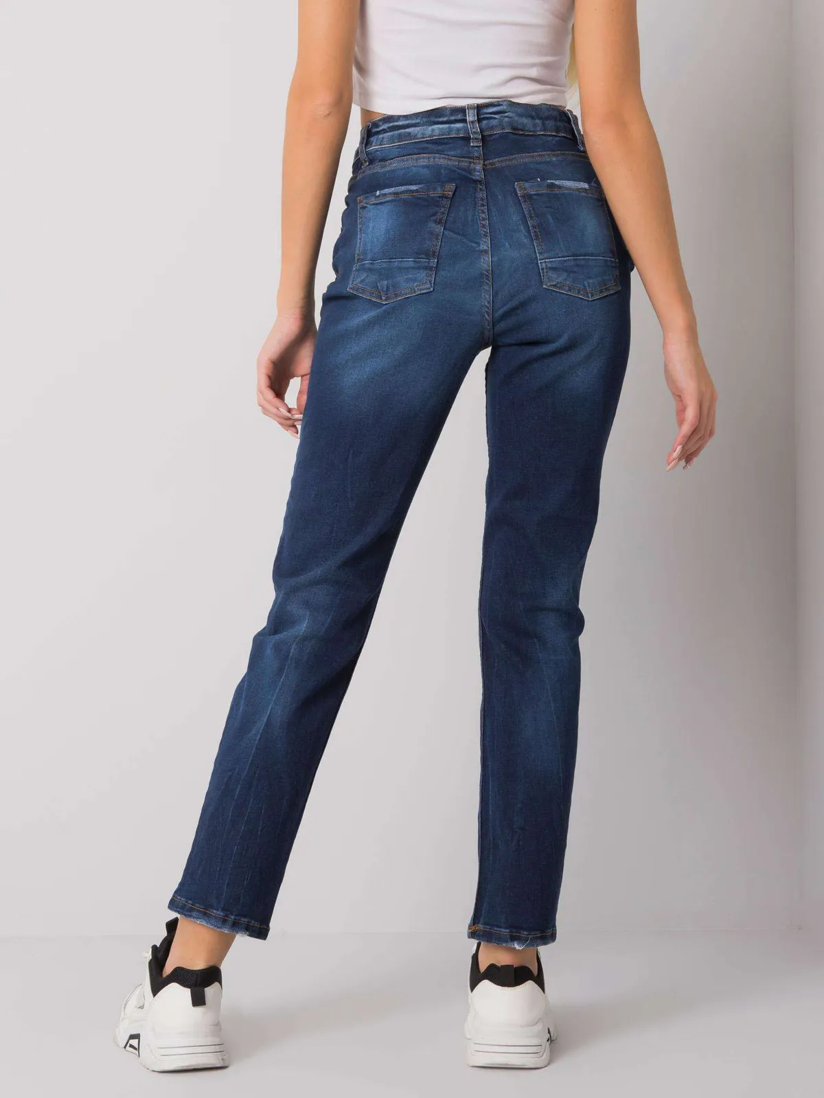 Ciemnoniebieskie jeansy regular - zdjęcie 4