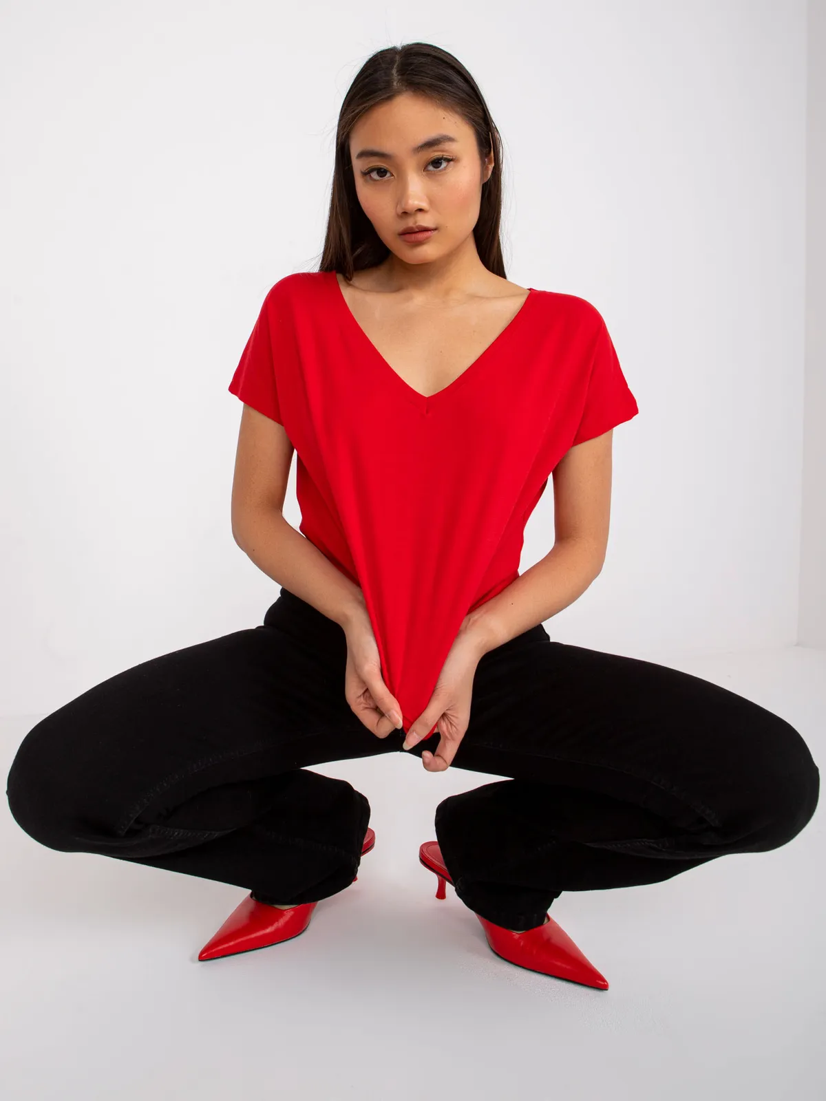 Bawełniany t-shirt V-neck czerwony - zdjęcie 5