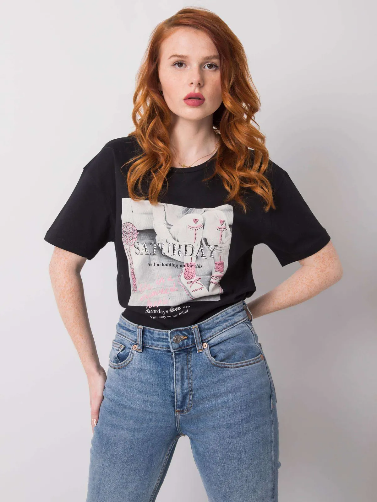 Biały t-shirt damski z dżetami - zdjęcie 4