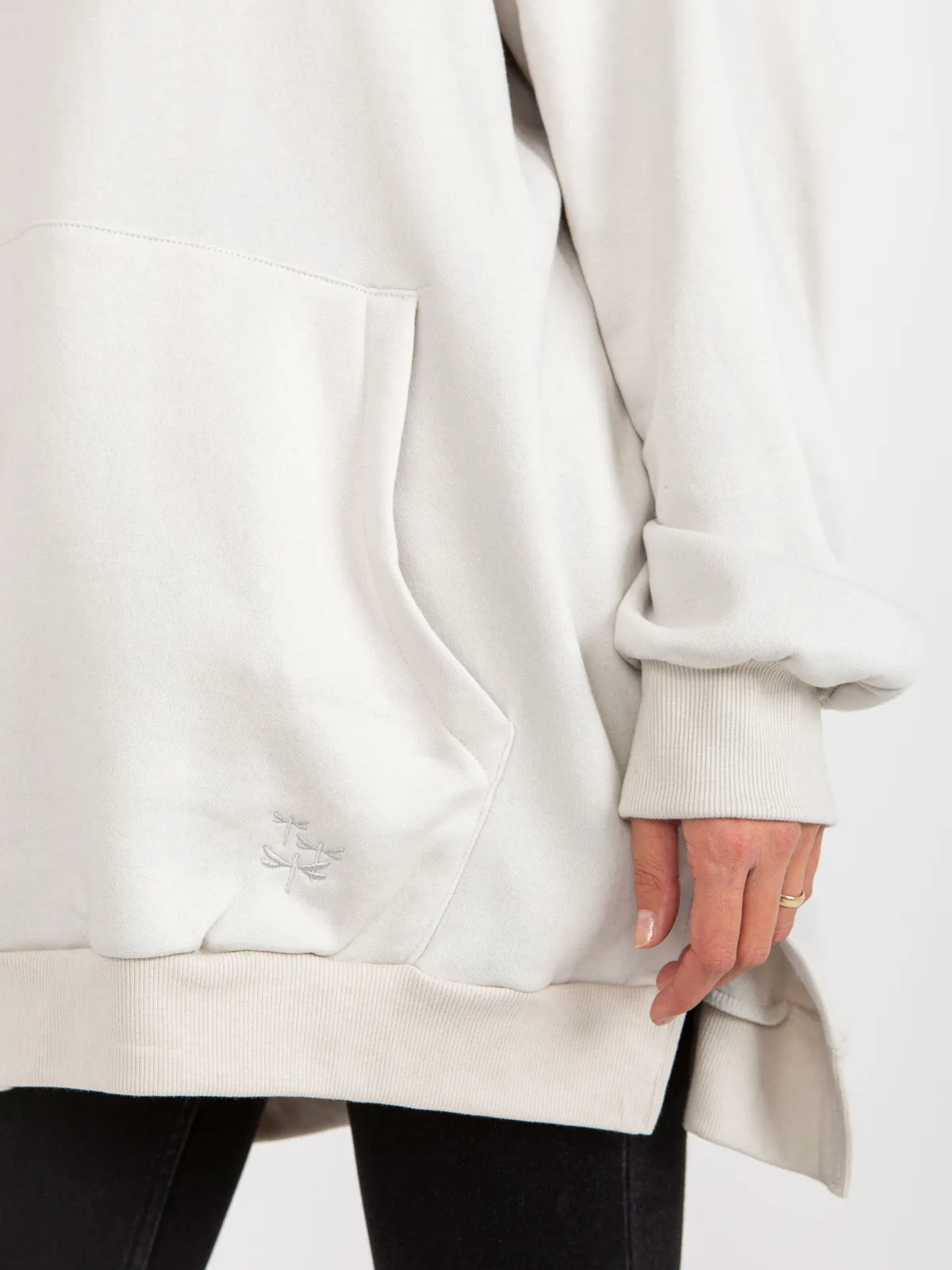 Jasnoszara długa bluza oversize z kapturem MAYFLIES - zdjęcie 4