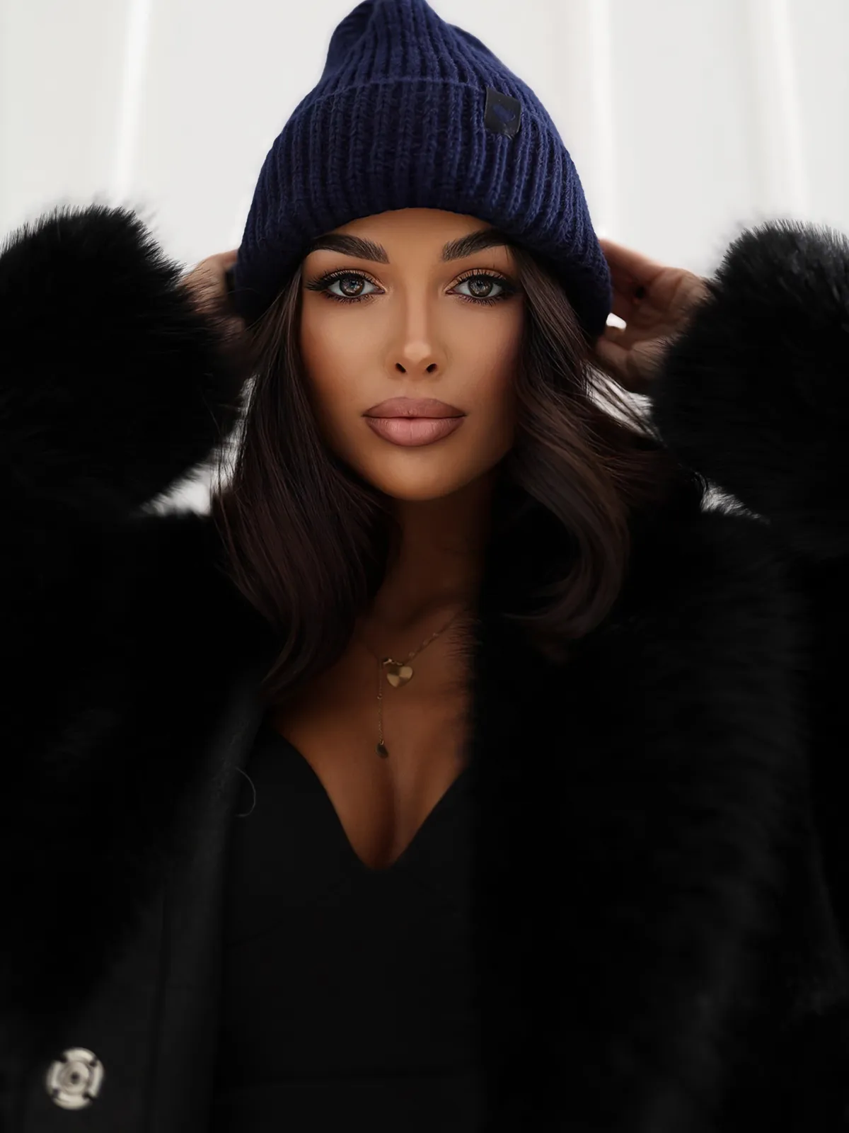Czapka o kroju beanie z szerokim wywinięciem - zdjęcie 2