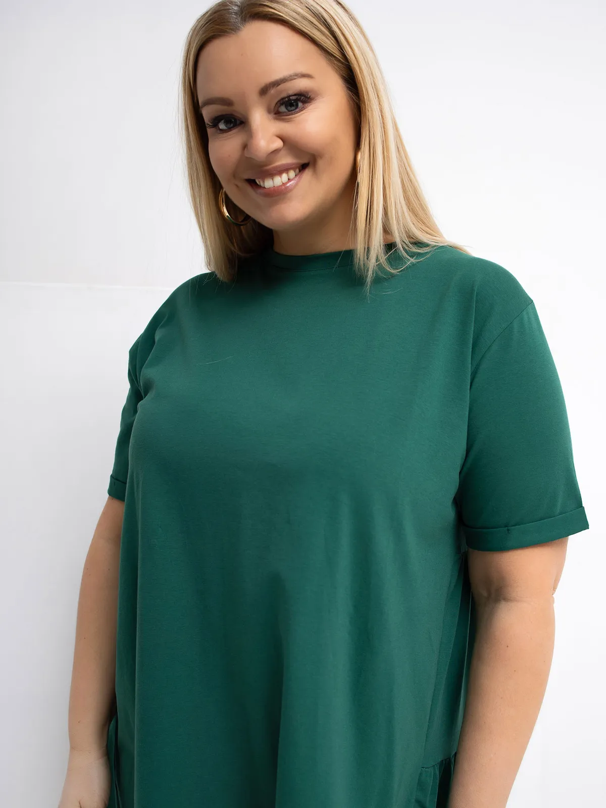 Khaki długa bluzka plus size basic z falbaną - zdjęcie 2