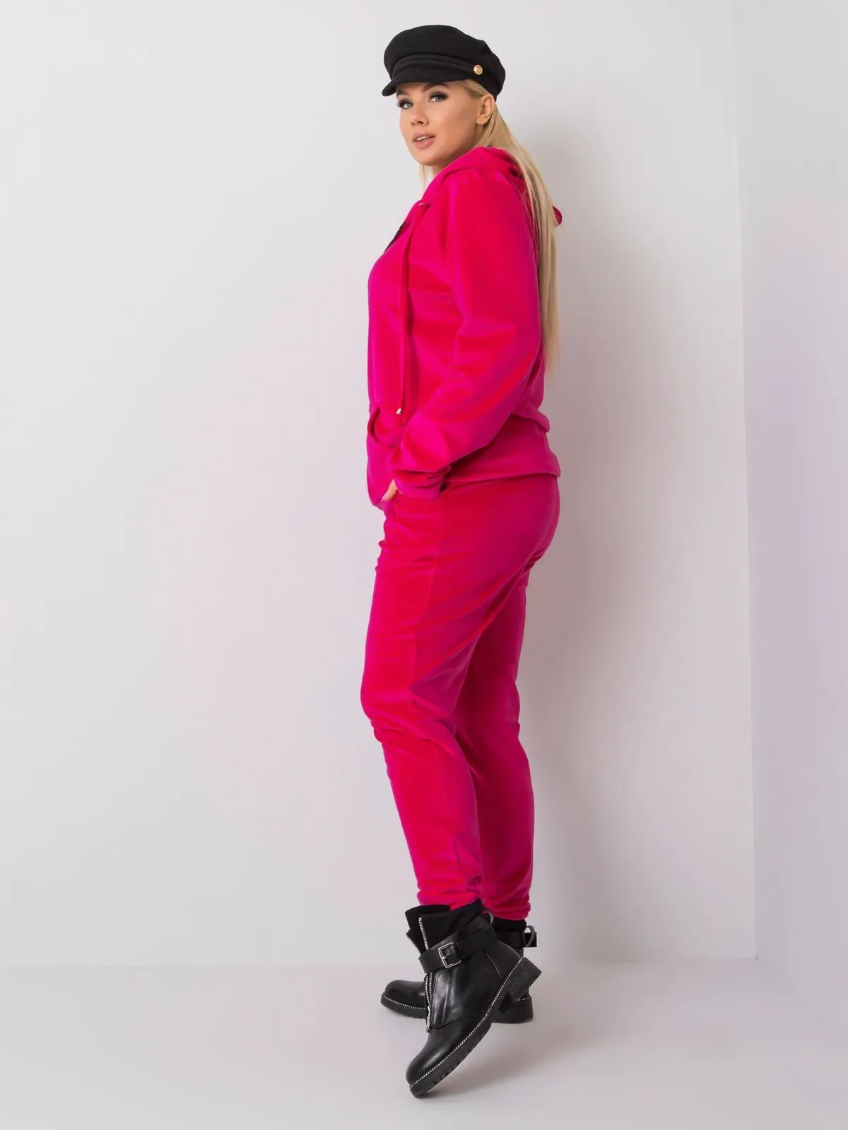 Czarny komplet welurowy plus size - zdjęcie 1