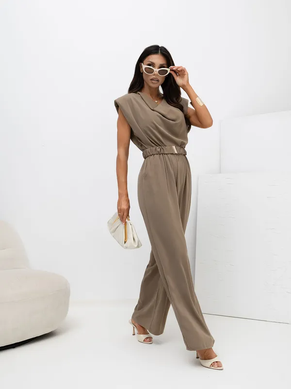 Kombinezon wizytowy z drapowanym dekoltem i paskiem - widok 2