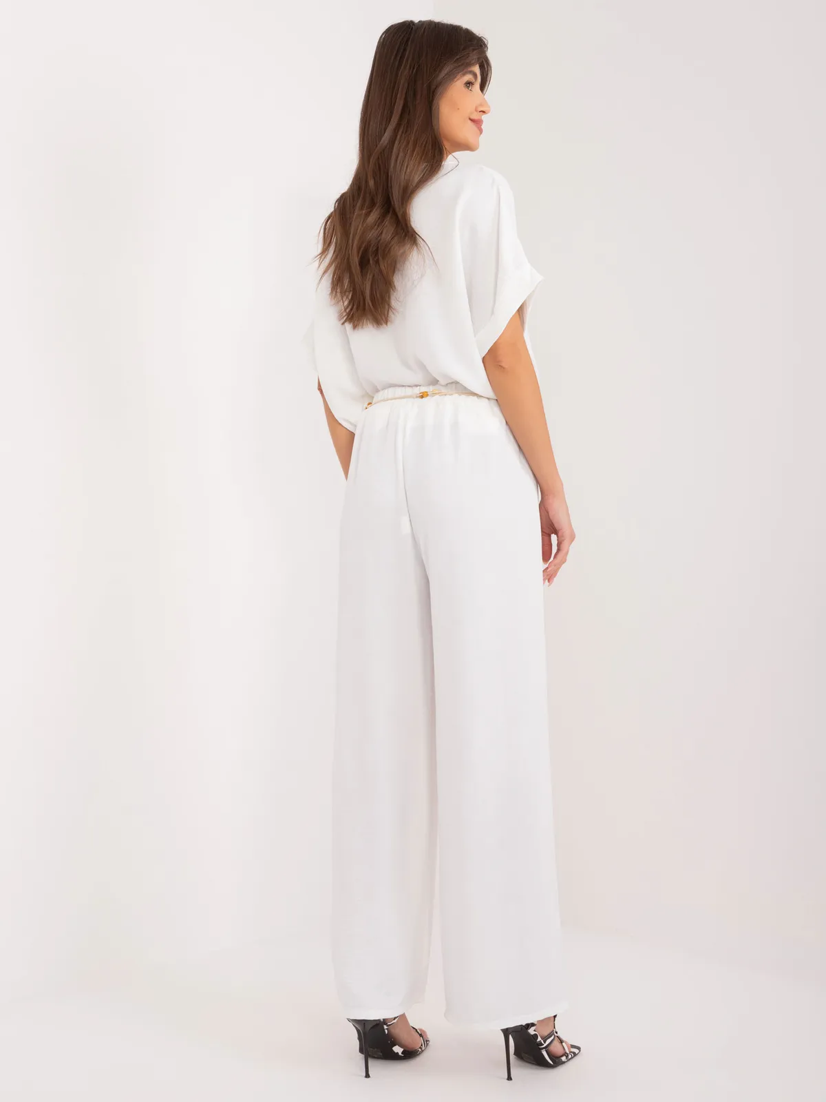 Luźne spodnie palazzo z ozdobnym wiązanym paskiem - zdjęcie 1