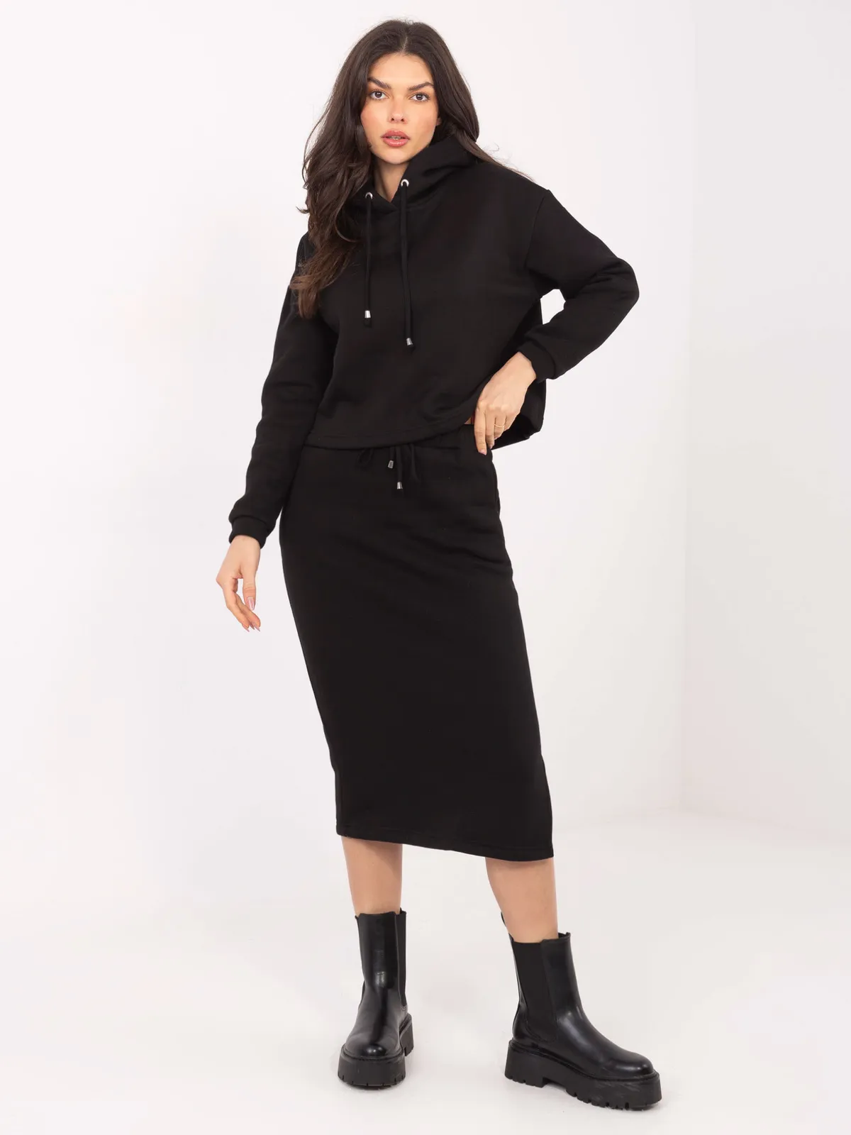 Casualowy komplet z bluzą z kapturem i spódnicą - zdjęcie 1