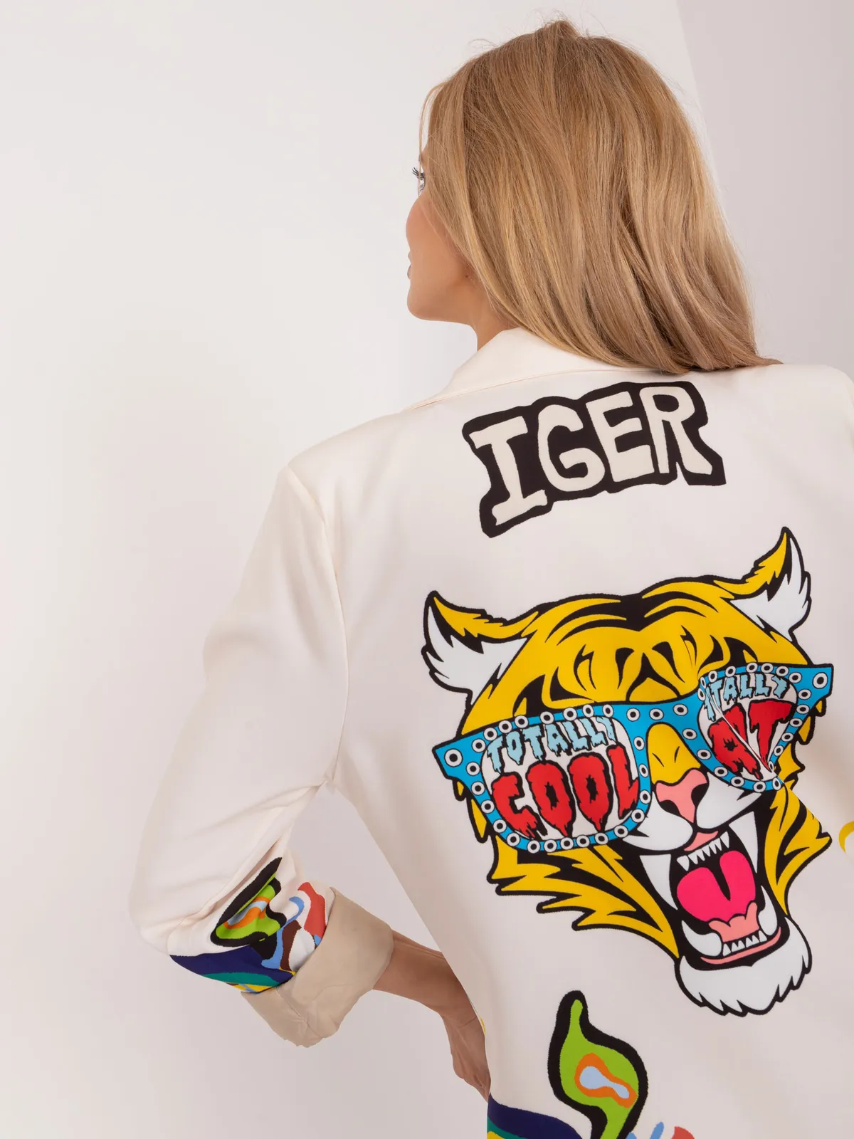 Marynarka oversize z wyrazistym artystycznym printem - zdjęcie 1