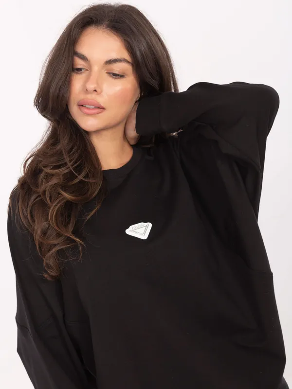 Casualowa bluza o kroju oversize z naszywką