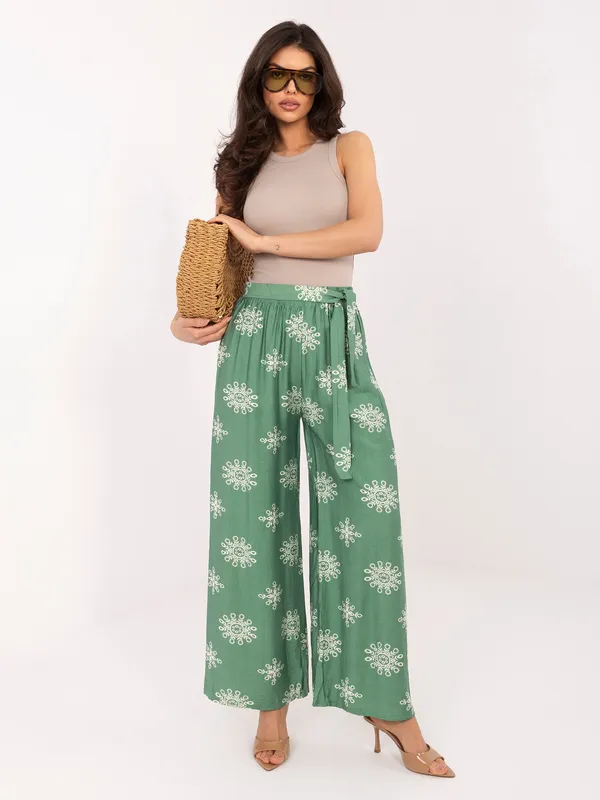 Szerokie spodnie palazzo z wiązanym paskiem