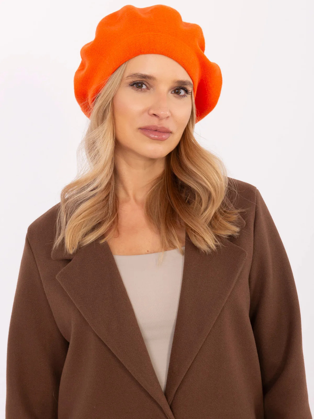 Morski beret damski z dzianiny - zdjęcie 2
