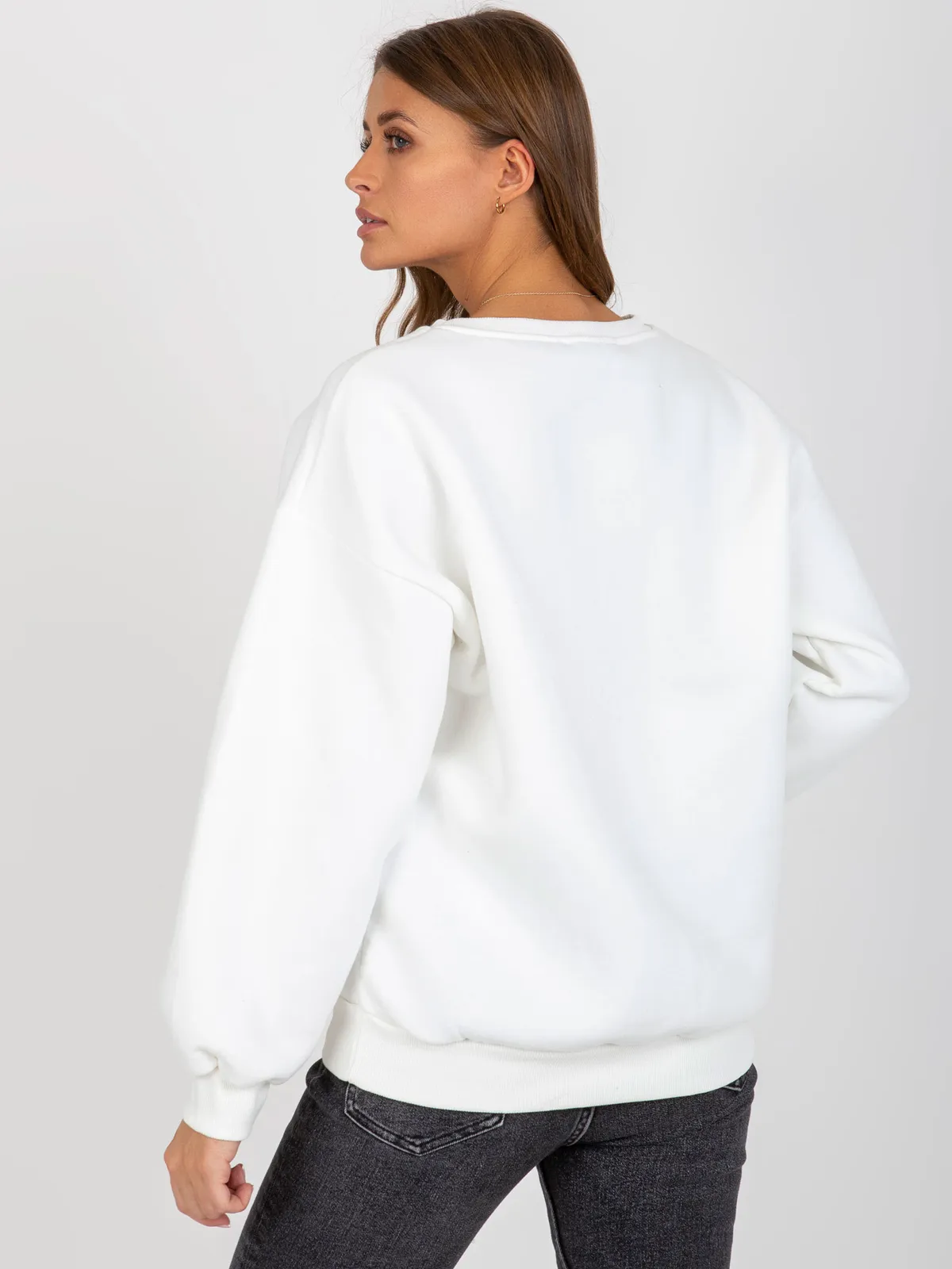 Ecru ocieplana bluza oversize z nadrukiem - zdjęcie 3