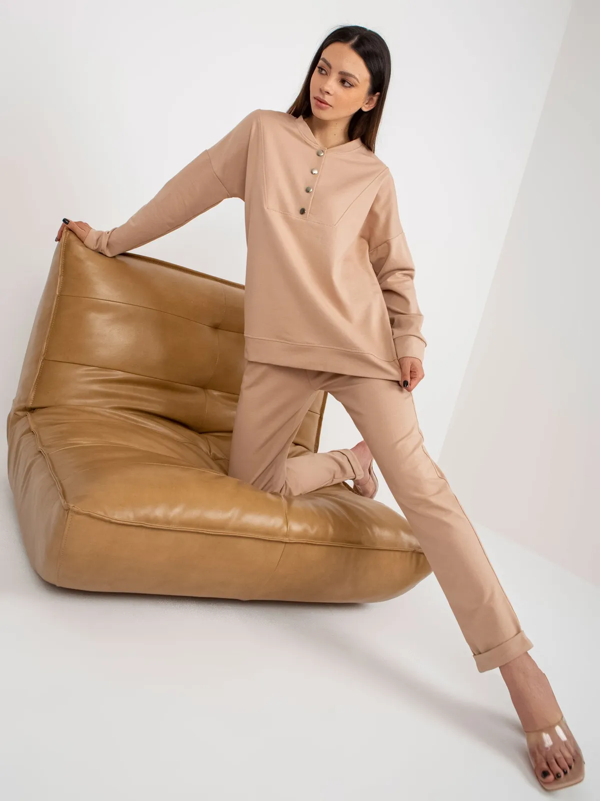Camelowy komplet casualowy z bluzą - zdjęcie 1