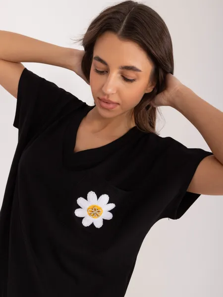 T-shirt typu oversize z ozdobną kieszenią