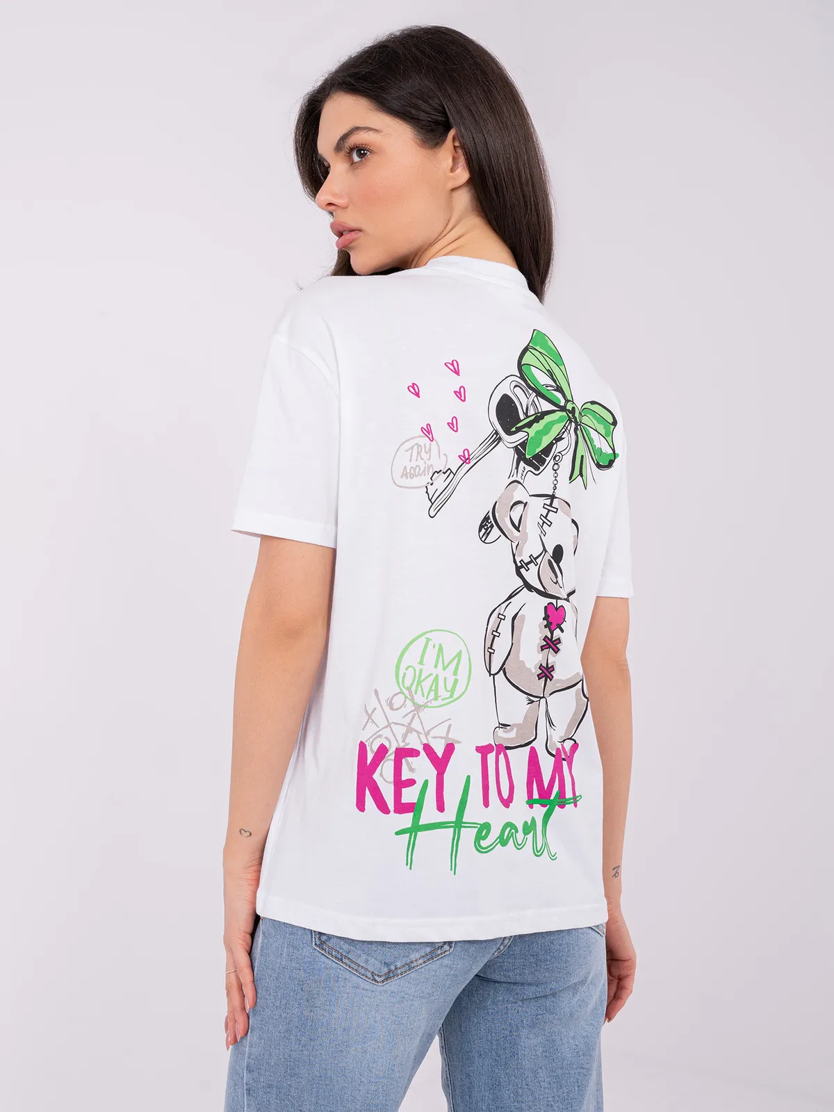 Casualowy T-shirt oversize z graficznym motywem misia - zdjęcie 2