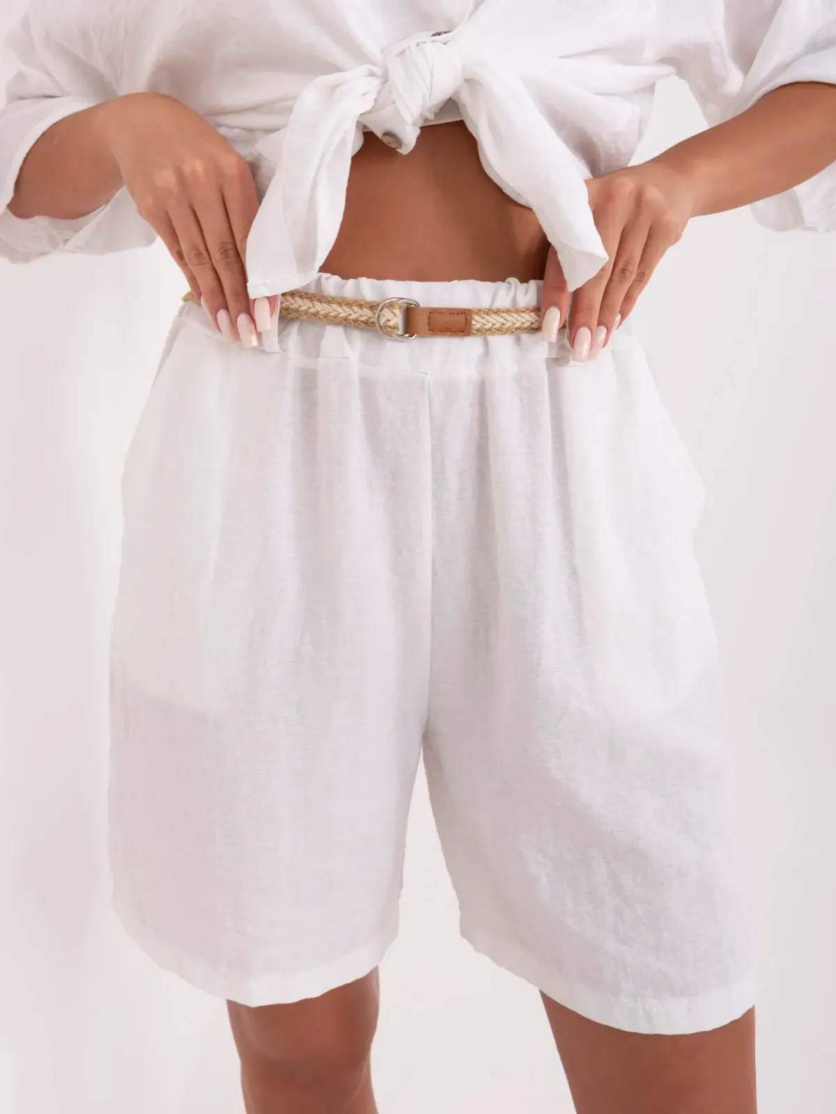 Szorty o kroju bermudów z wysokim stanem - zdjęcie 1