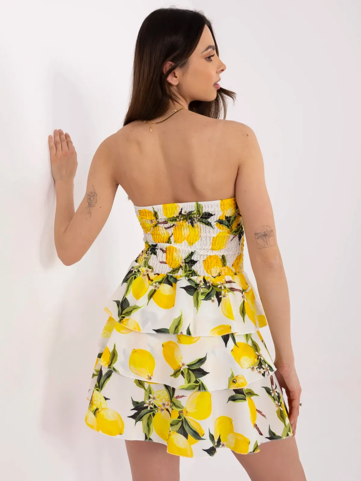 Sukienka mini typu hiszpanka z marszczonym gorsetem - zdjęcie 1