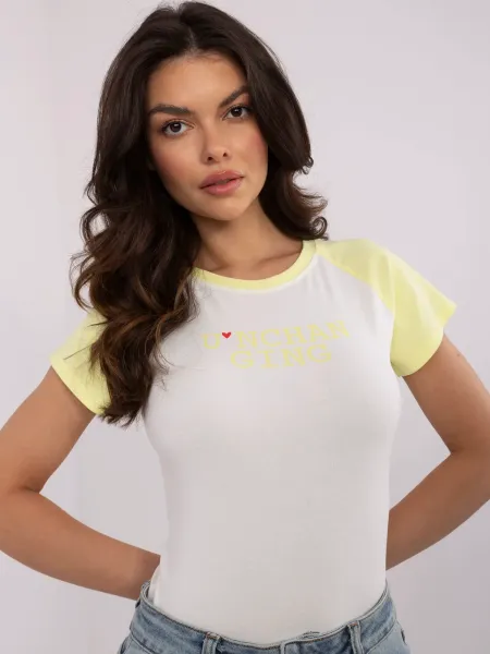 Dopasowany T-shirt z rękawem typu reglan