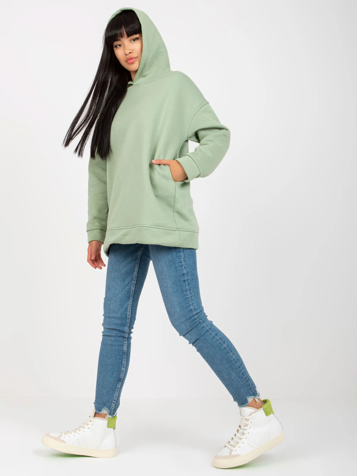 Pistacjowa dresowa bluza basic z kapturem - zdjęcie 3