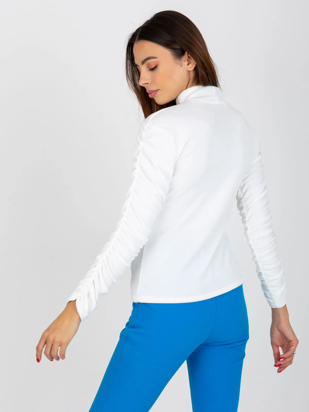 Ecru welurowa bluzka one size ze stójką RUE PARIS - zdjęcie 2