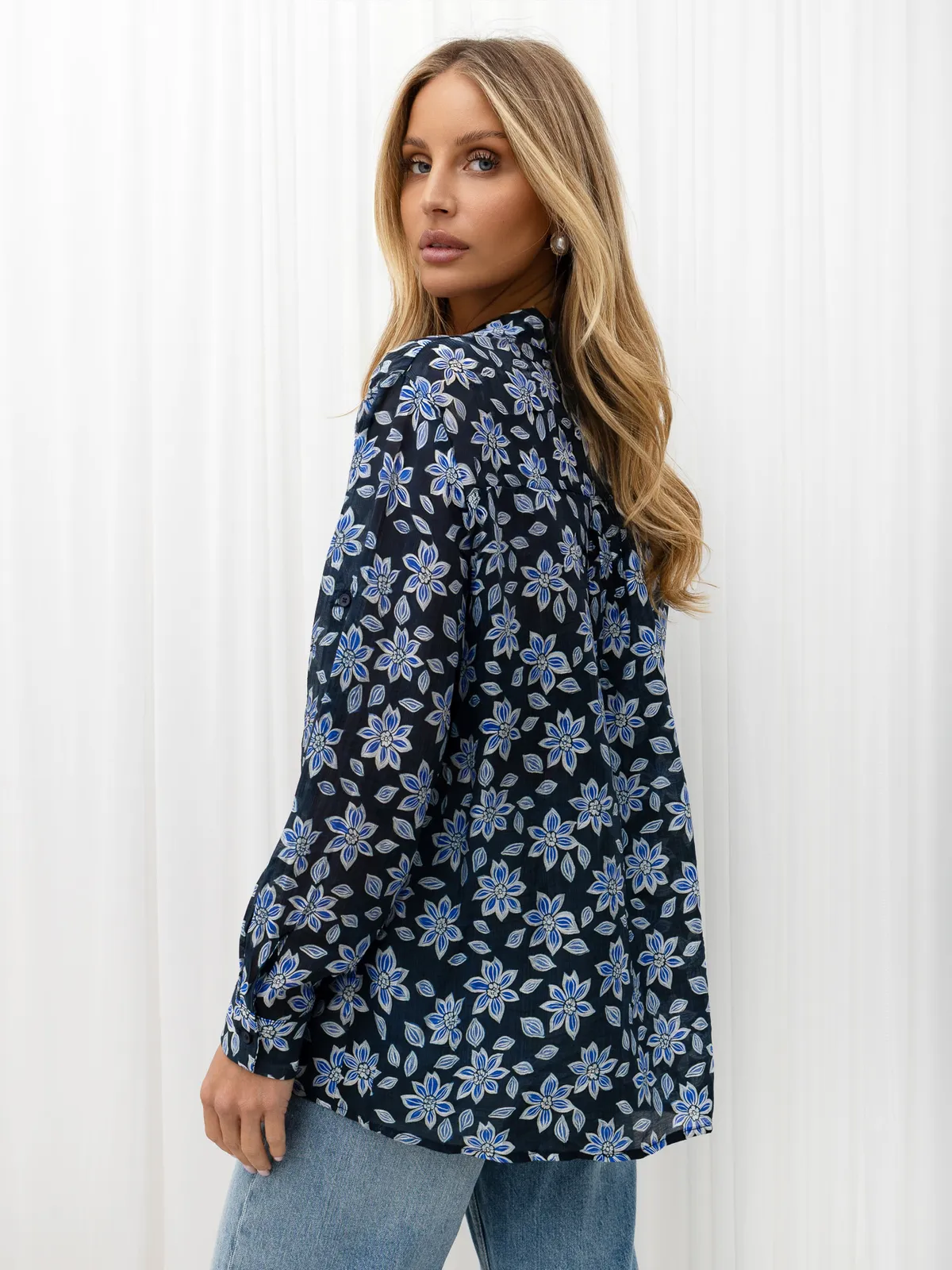 Koszula oversize w kwiatowy wzór typu retro - zdjęcie 3