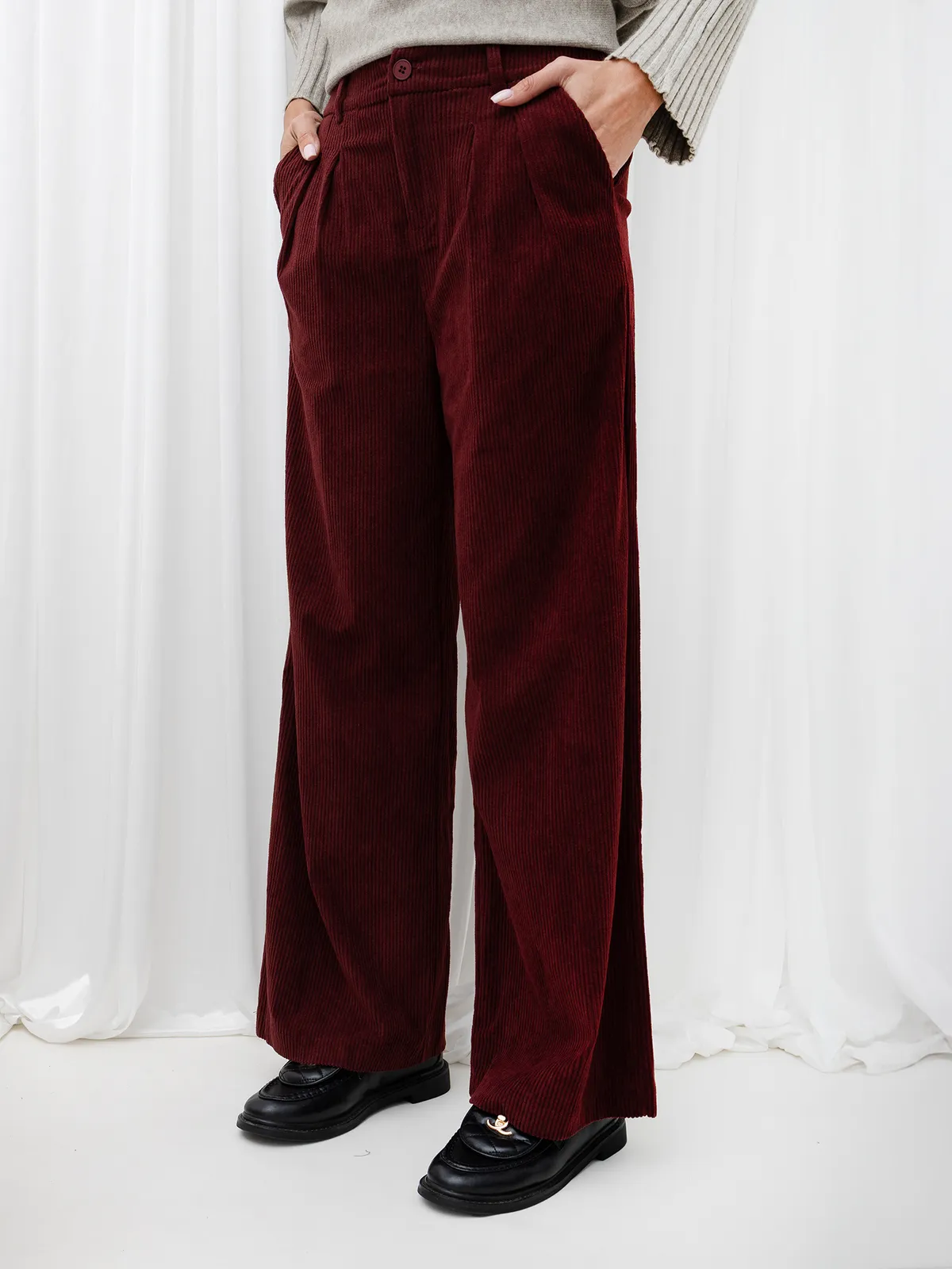 Wygodne spodnie typu wide leg z wysokim stanem - zdjęcie 5