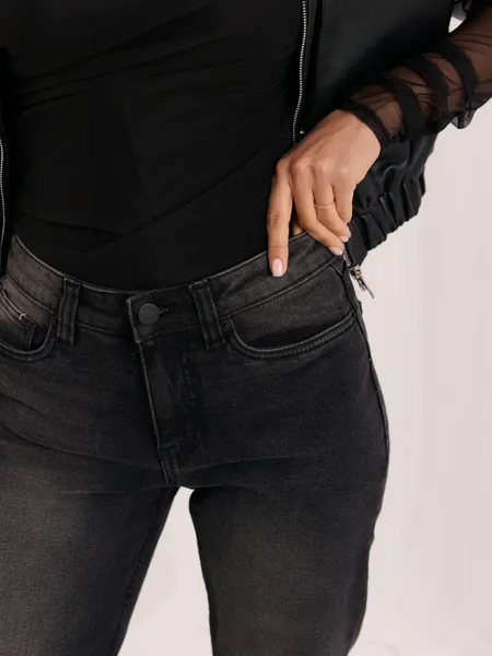 Damskie spodnie o kroju wide leg