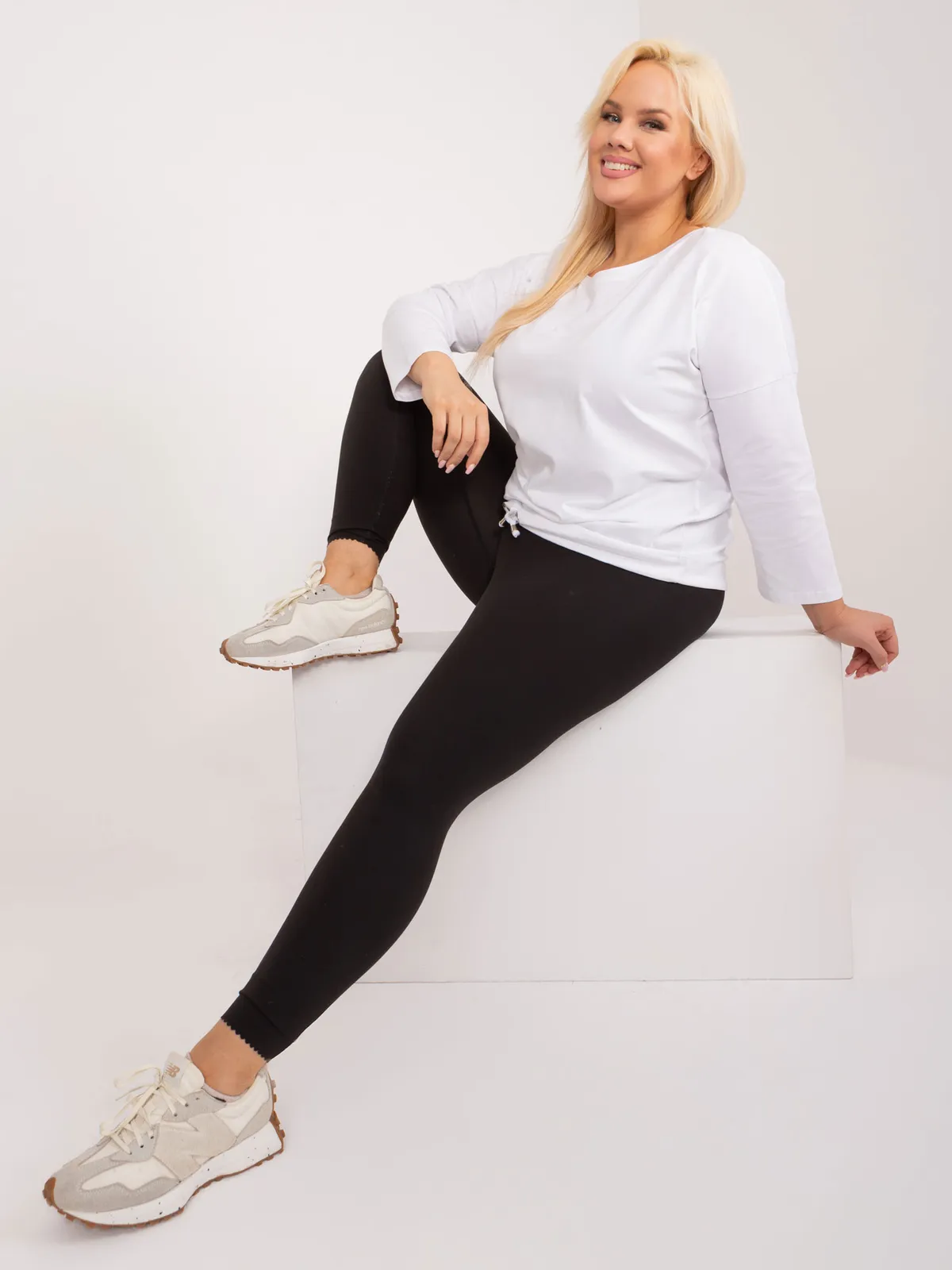 Biała bluzka plus size z bawełny - zdjęcie 3