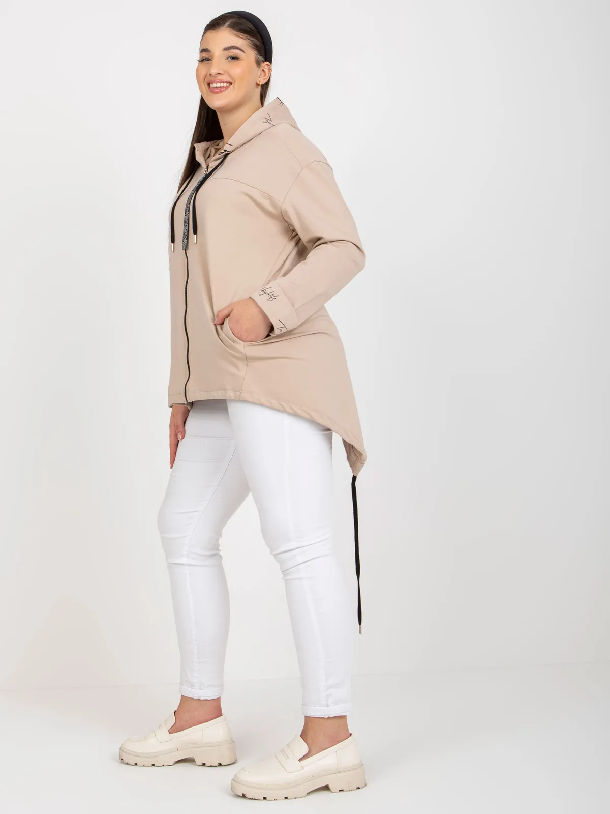 Ciemnozielona rozpinana bluza plus size z napisami - zdjęcie 2